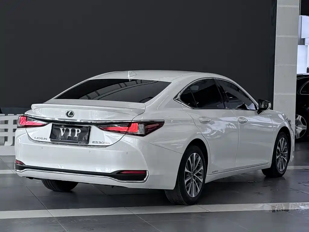 Lexus ES 2023 — фото 5