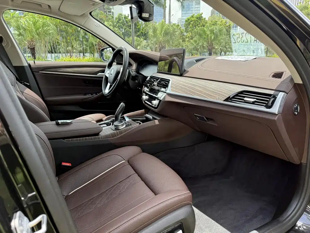BMW 5 Series 2022 — фото 11