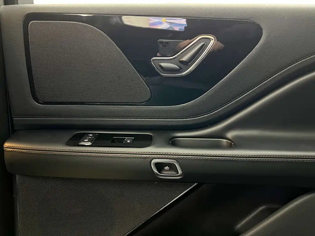 Lincoln Aviator 2024 — фото 22