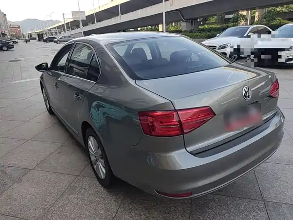 Volkswagen Sagitar 2016