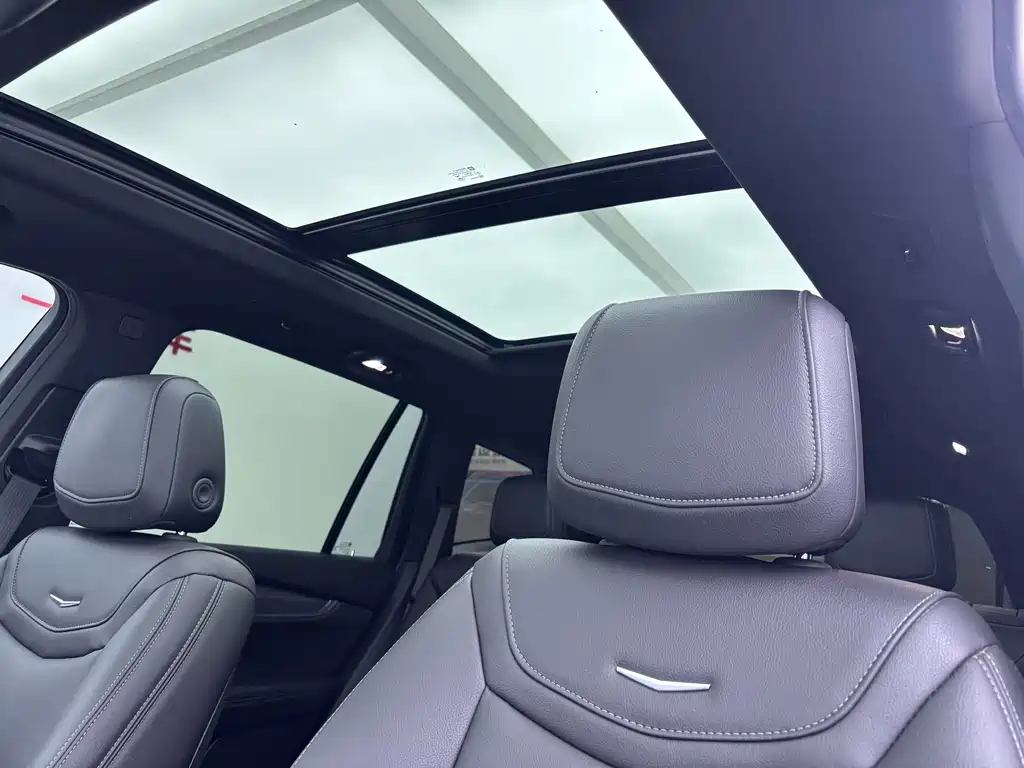 Cadillac XT6 2023 — фото 15