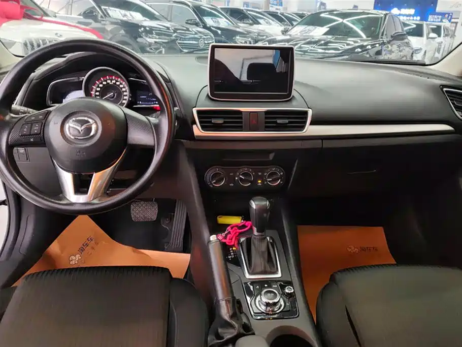 Mazda 3 Axela 2016 — фото 12
