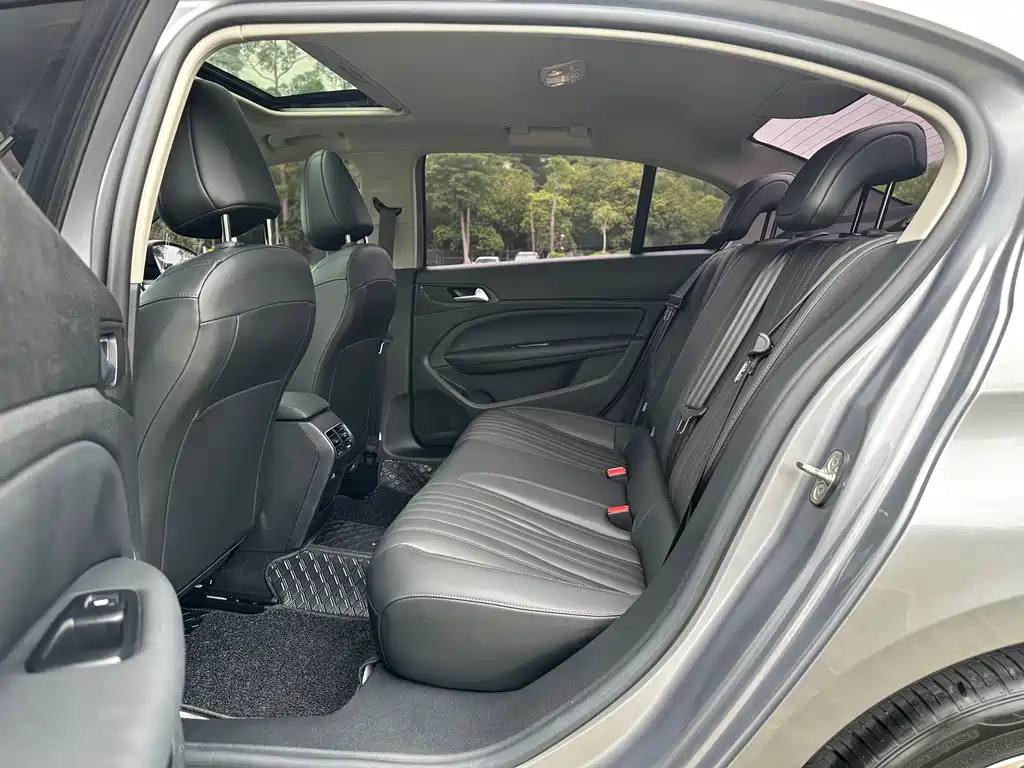 Peugeot 408 2023 — фото 17