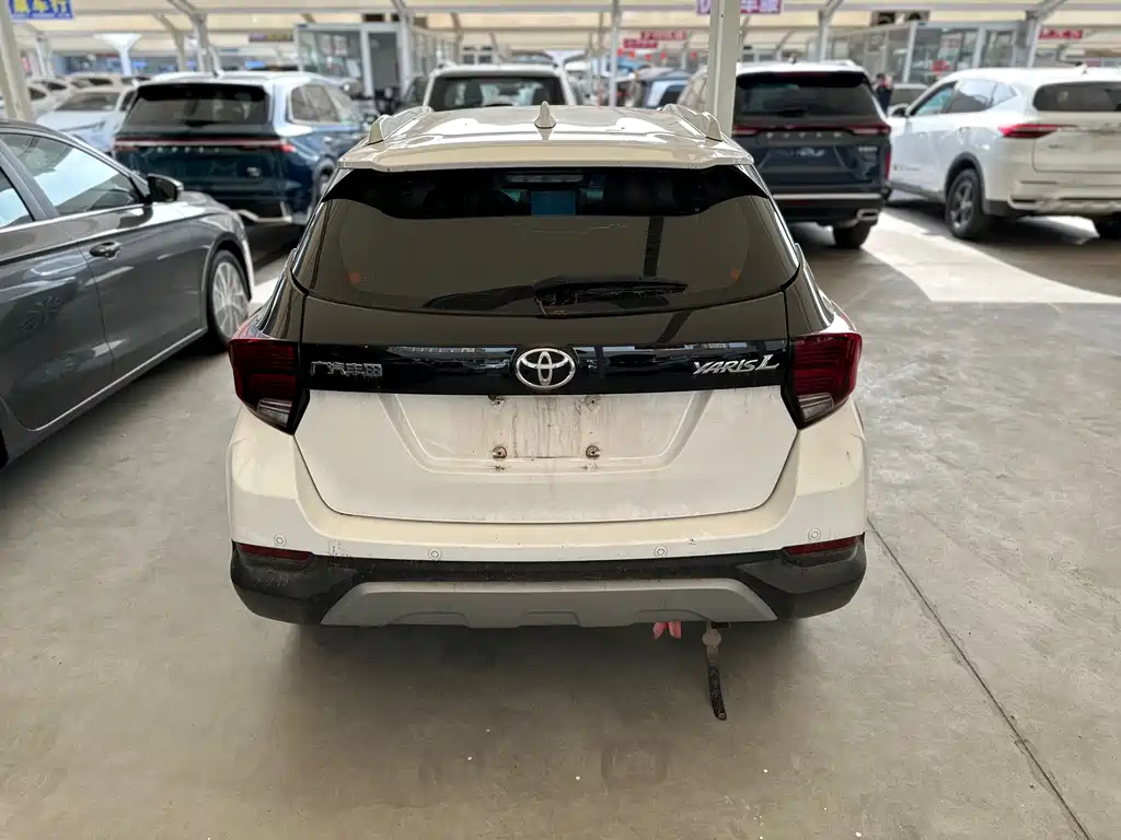 Toyota Yaris L 2022 — фото 14