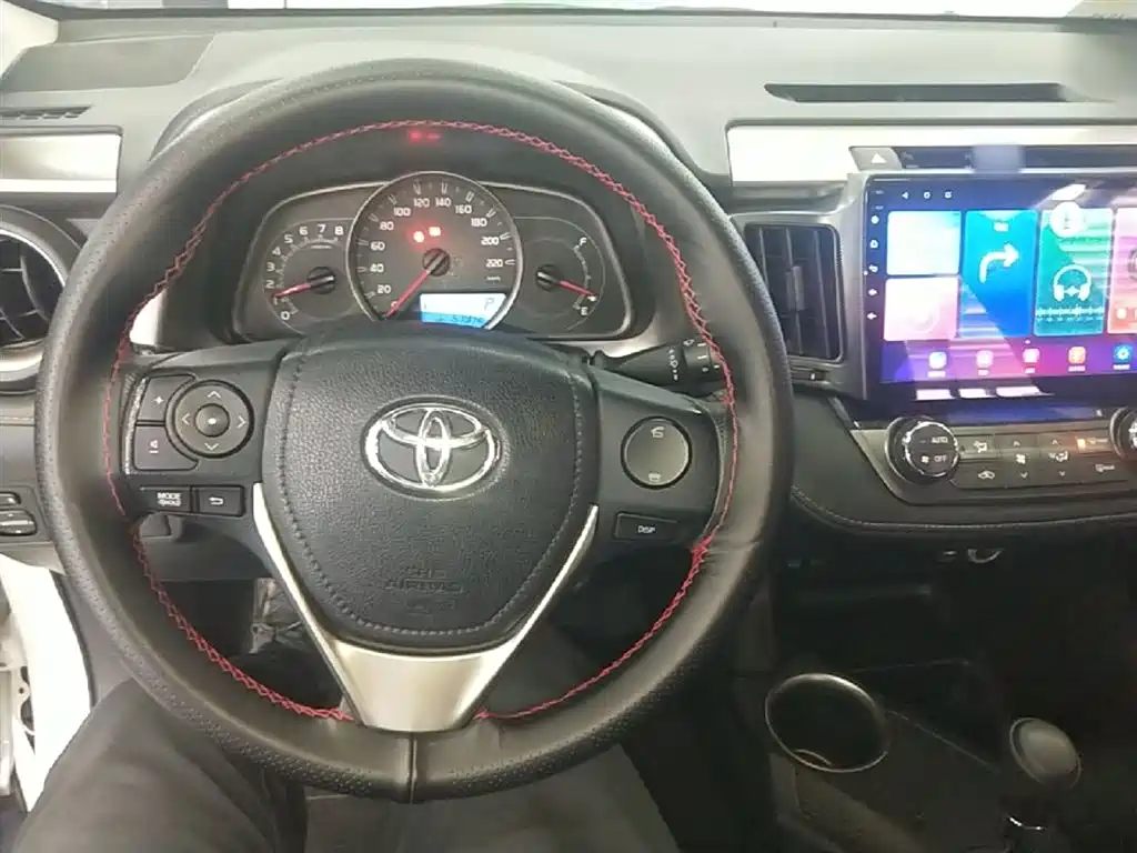 Toyota RAV4 2016 — фото 10