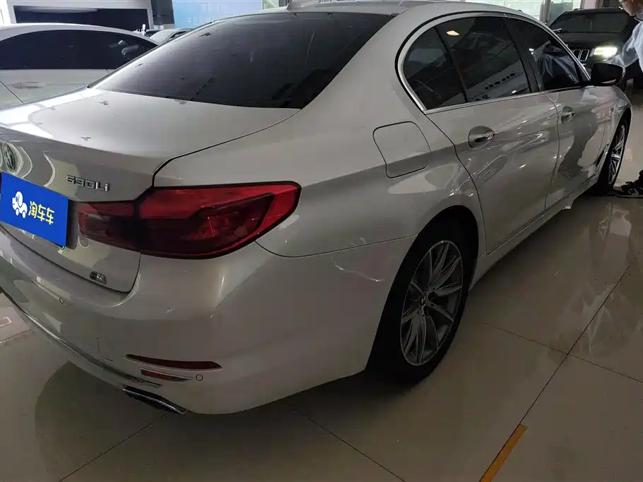 BMW 5 Series 2018 — фото 3