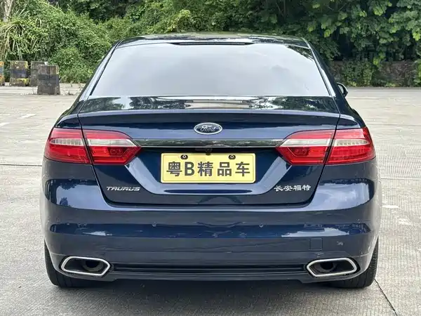 Ford Taurus 2016