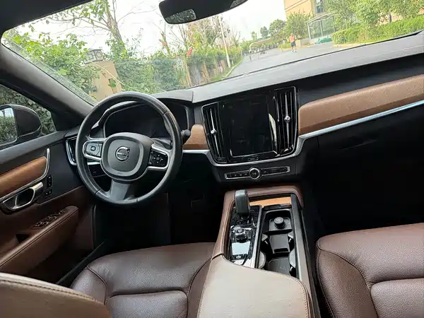 Volvo S90 2023