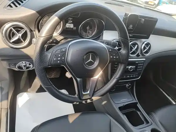Mercedes-Benz GLA 2015