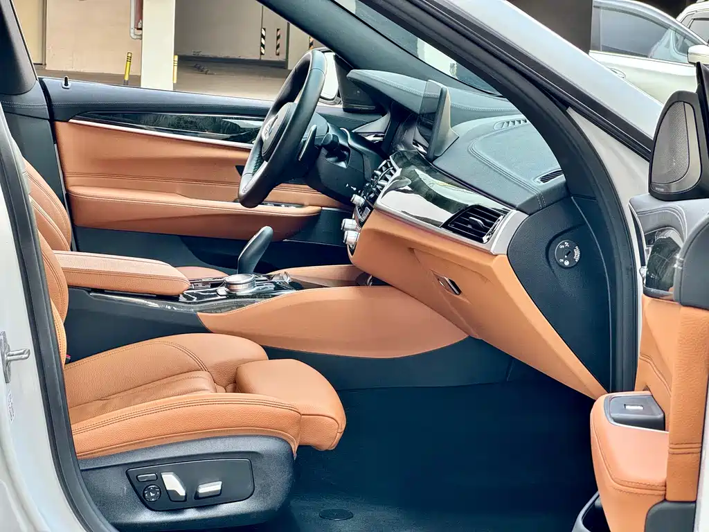 BMW 6 Series GT 2021 — фото 9