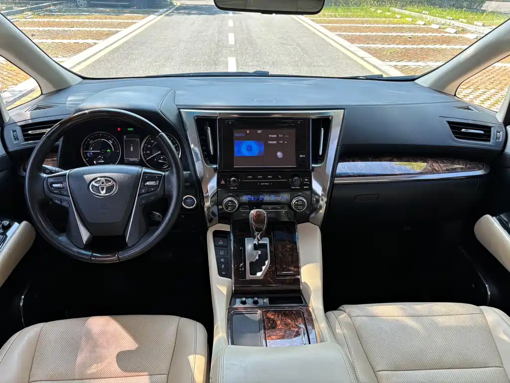 Toyota Alphard 2019 — фото 8