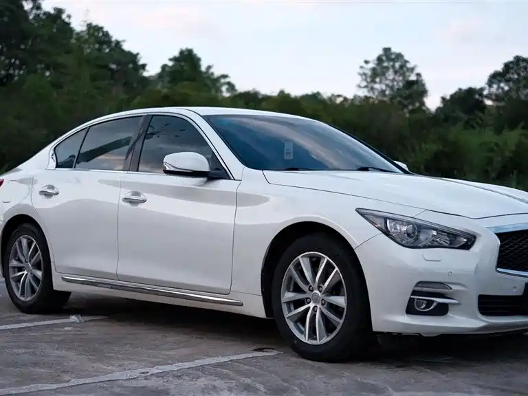 Infiniti Q50L 2015 — фото 3