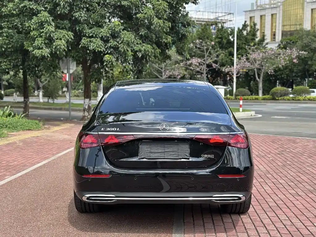Mercedes-Benz E-Class 2025 — фото 12