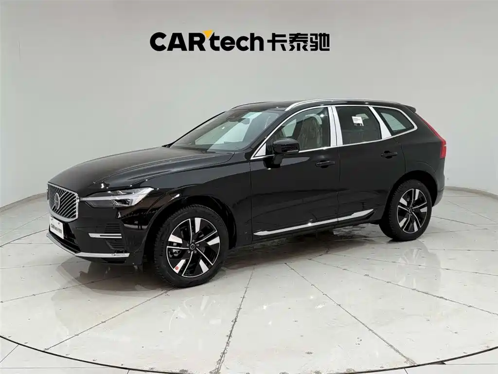 Volvo XC60 2026 — фото 1