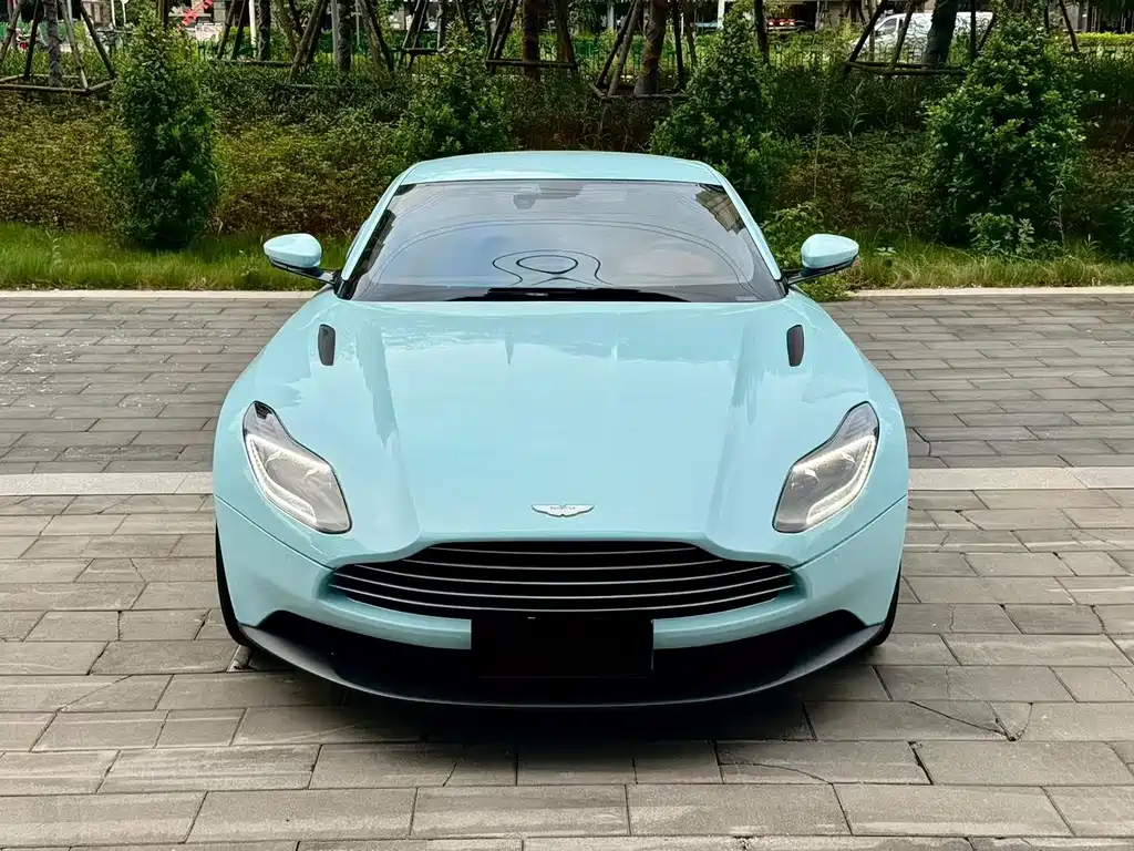 Aston Martin DB11 2018 — фото 2