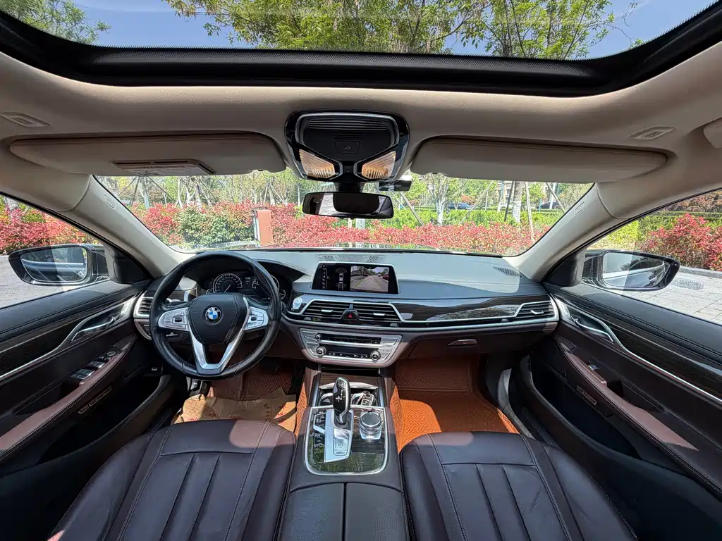 BMW 7 Series 2017 — фото 9