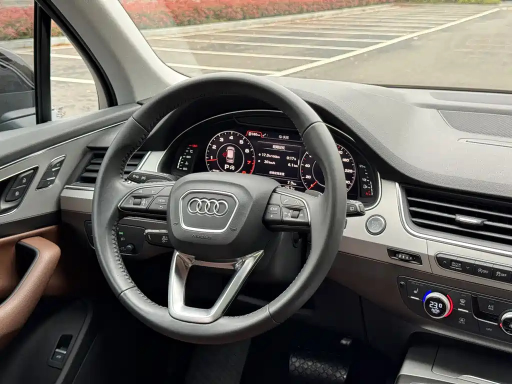 Audi Q7 2018 — фото 10