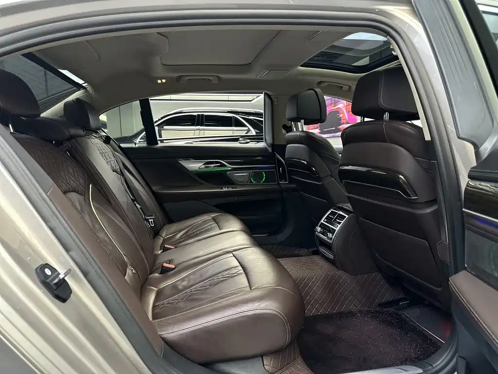 BMW 7 Series 2020 — фото 13