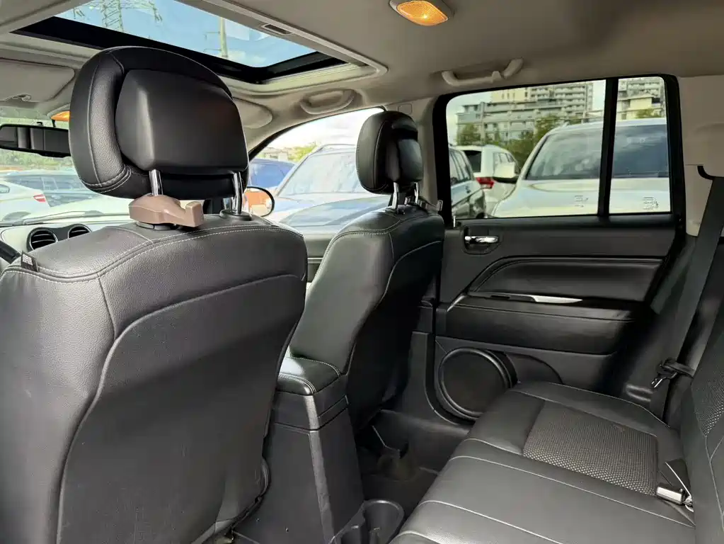 Jeep Compass 2014 — фото 10