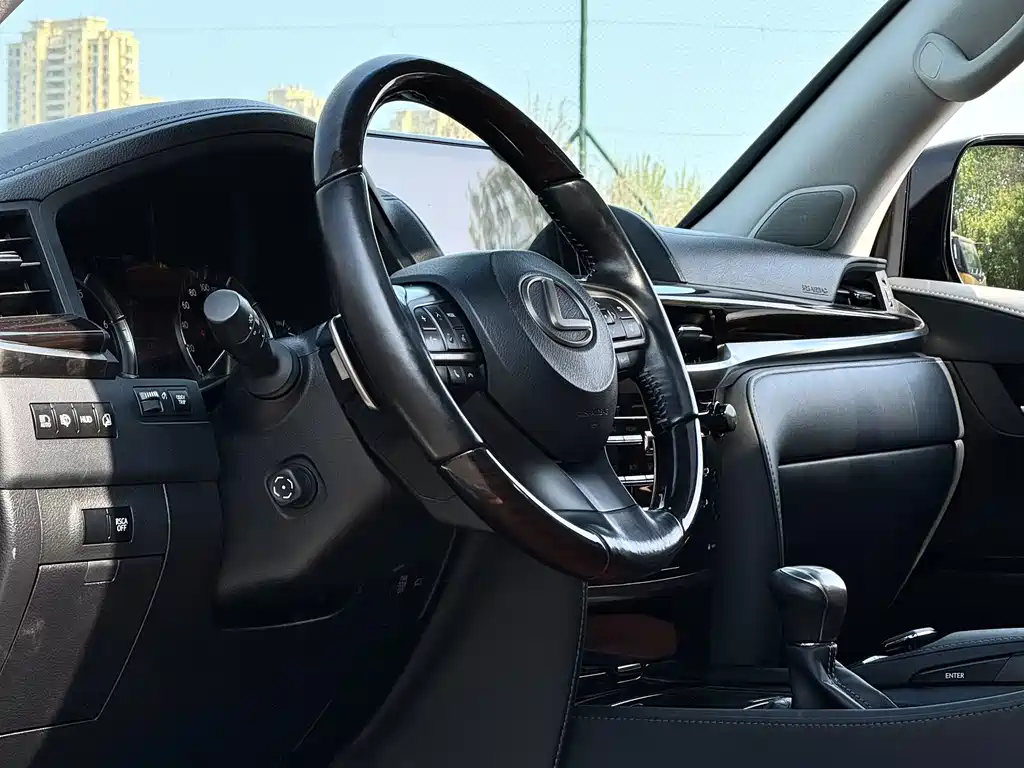Lexus LX 2020 — фото 15