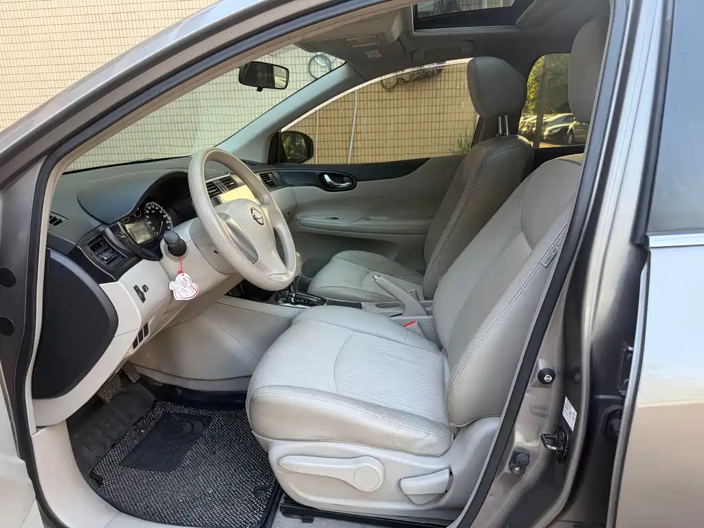 Nissan Tiida 2012