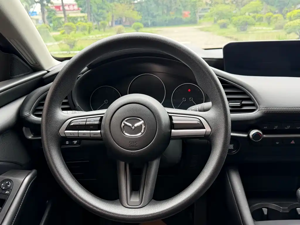 Mazda 3 Axela 2023 — фото 16