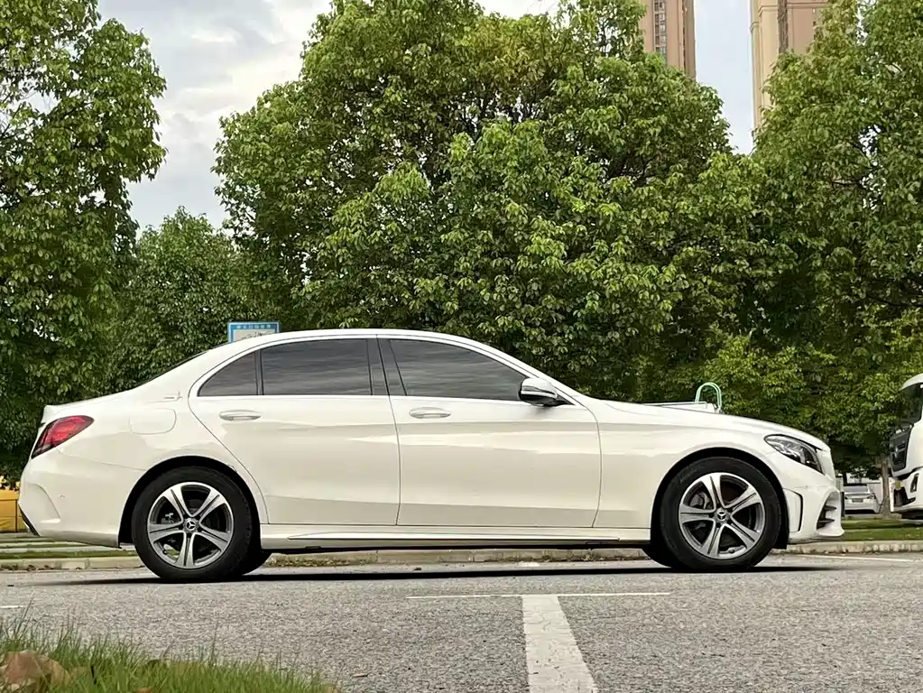 Mercedes-Benz C-Class 2021
