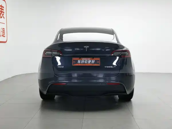 Tesla Model Y 2025