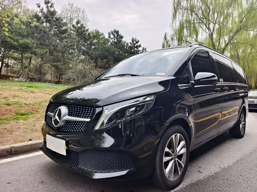 Mercedes-Benz V-Class 2023 — фото 1