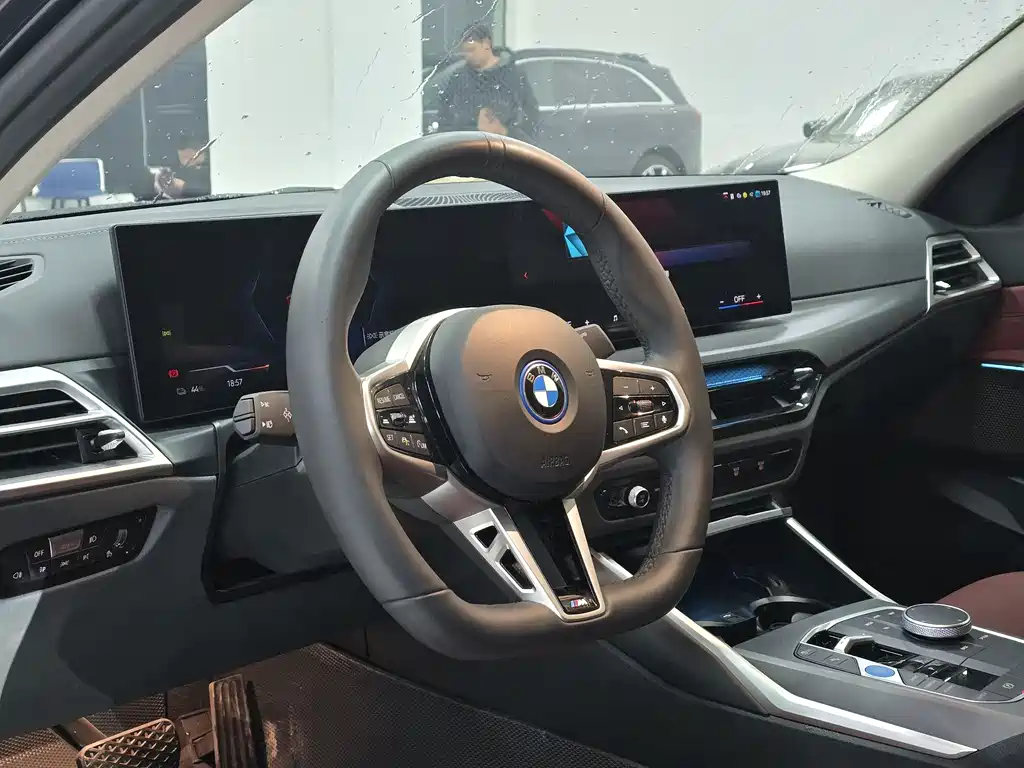 BMW i3 2025 — фото 4