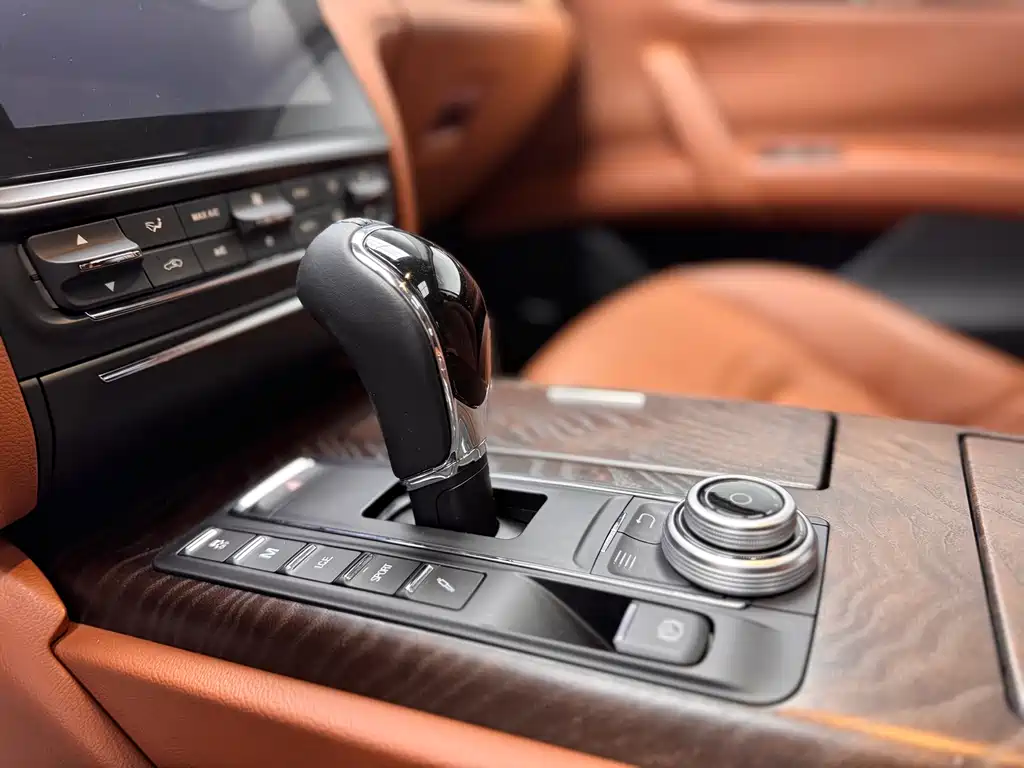 Maserati Quattroporte 2017 — фото 14