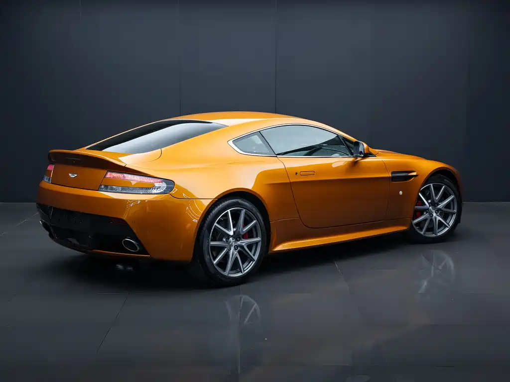 Aston Martin V8 Vantage 2013 — фото 6