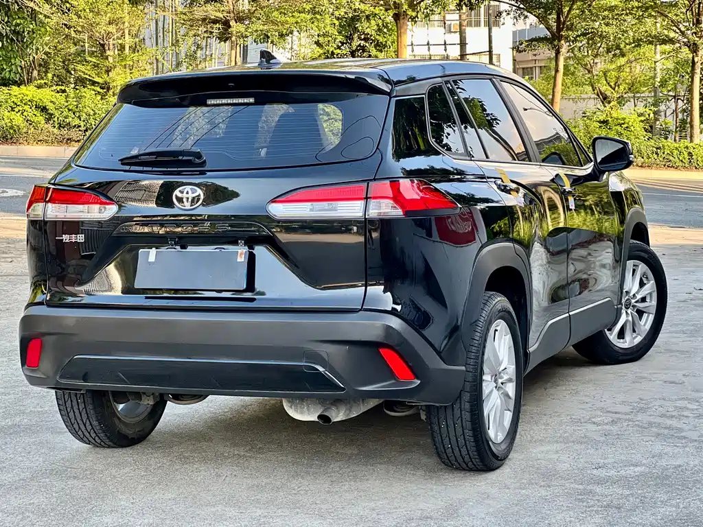 Toyota Corolla Cross 2023 — фото 3