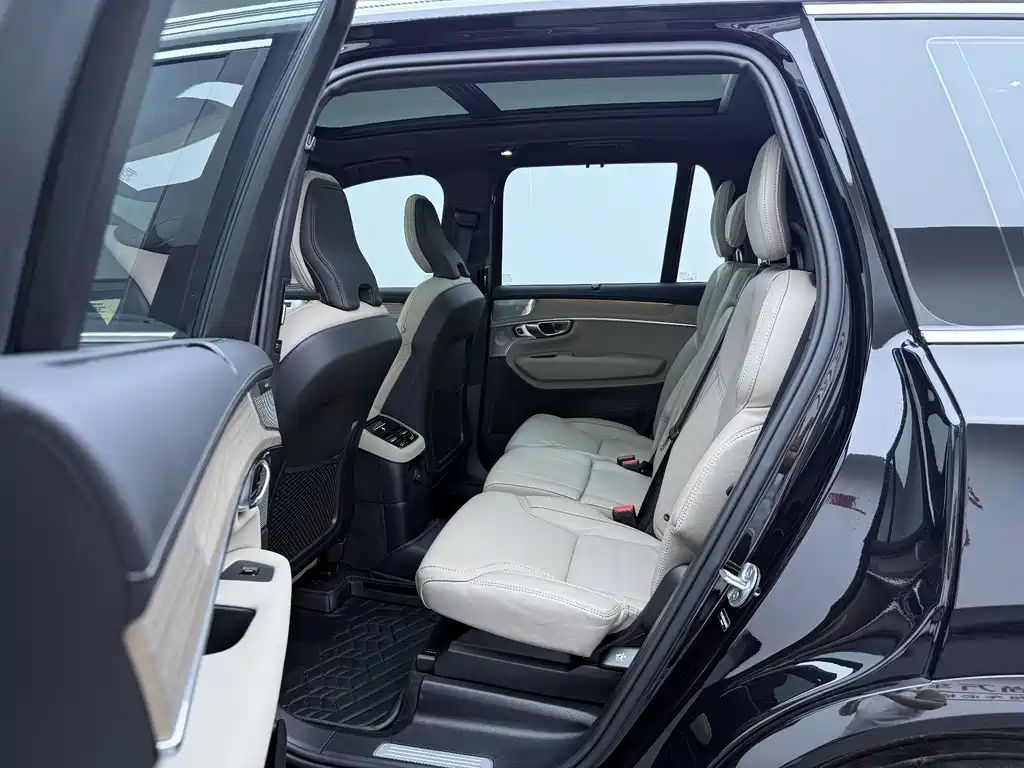 Volvo XC90 Plug-In Hybrid 2025 — фото 30