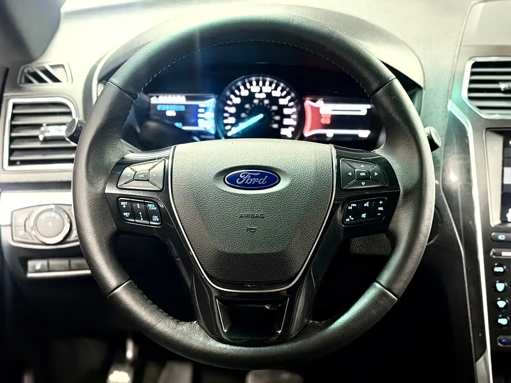Ford Explorer 2017 — фото 10