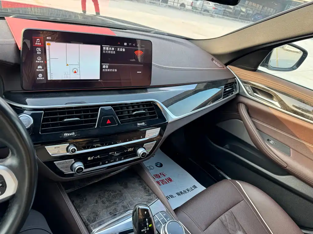 BMW 5 Series 2020 — фото 13