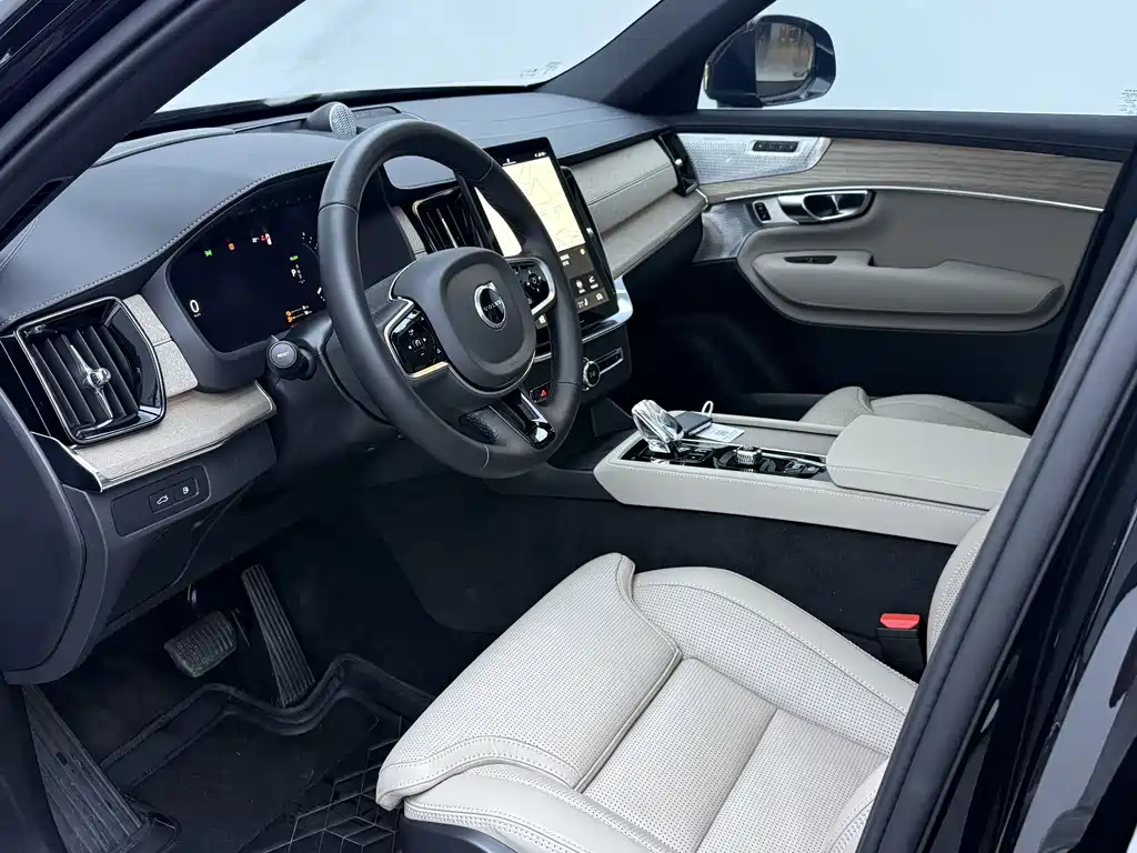 Volvo XC90 Plug-In Hybrid 2025 — фото 13