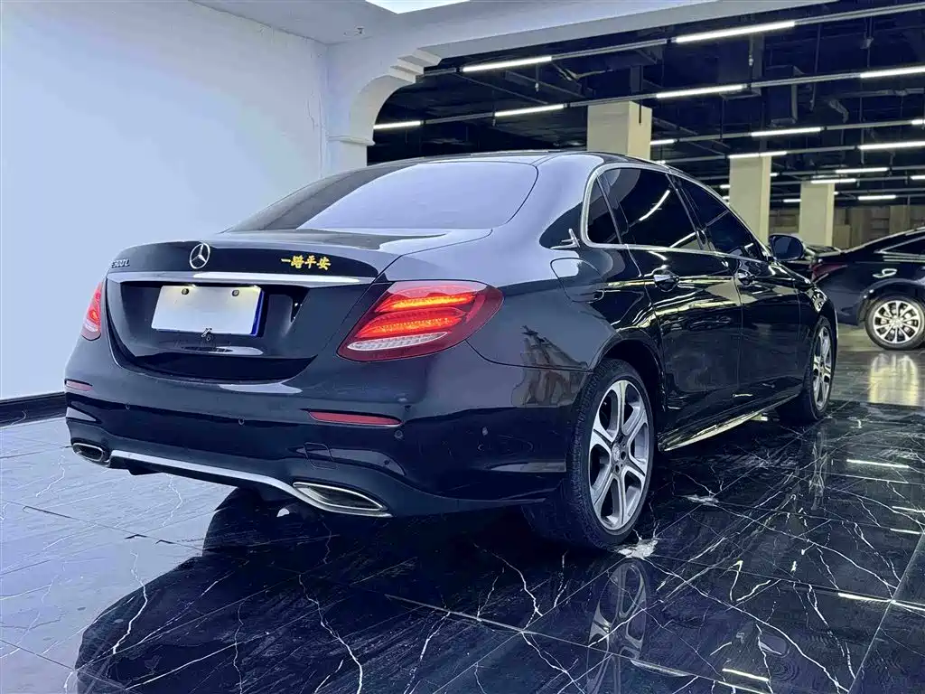 Mercedes-Benz E-Class 2017 — фото 18