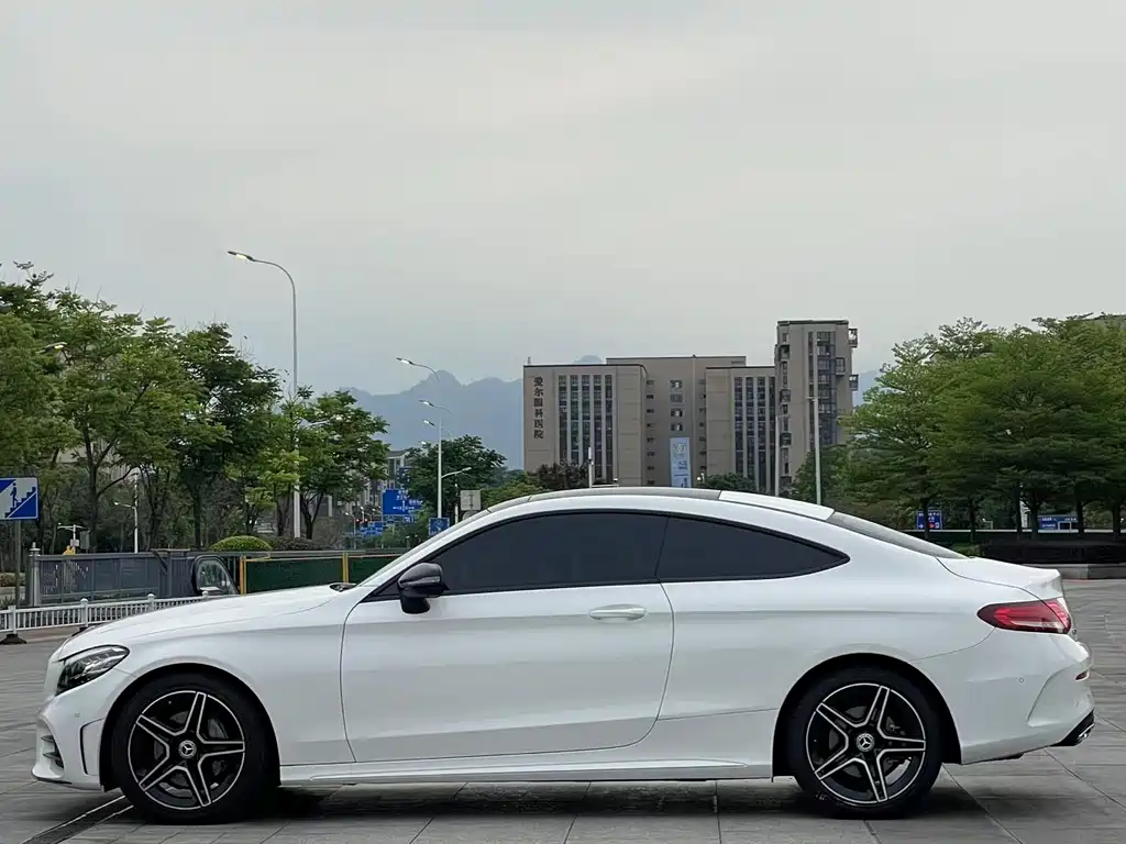 Mercedes-Benz C-Class 2023 — фото 4