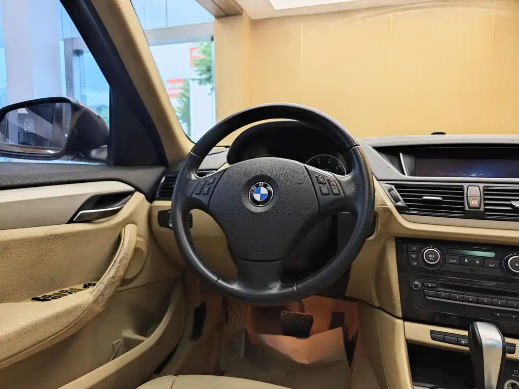 BMW X1 2013 — фото 14