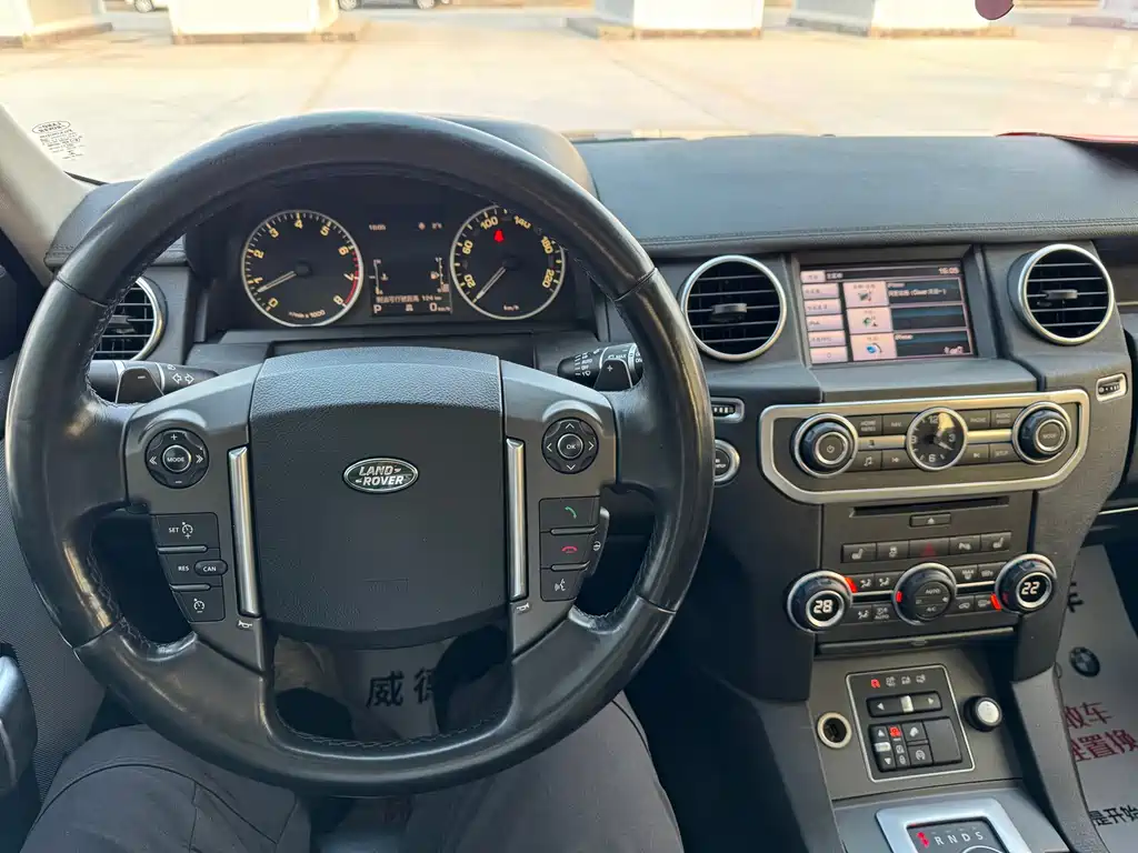 Land Rover Discovery 2015 — фото 18