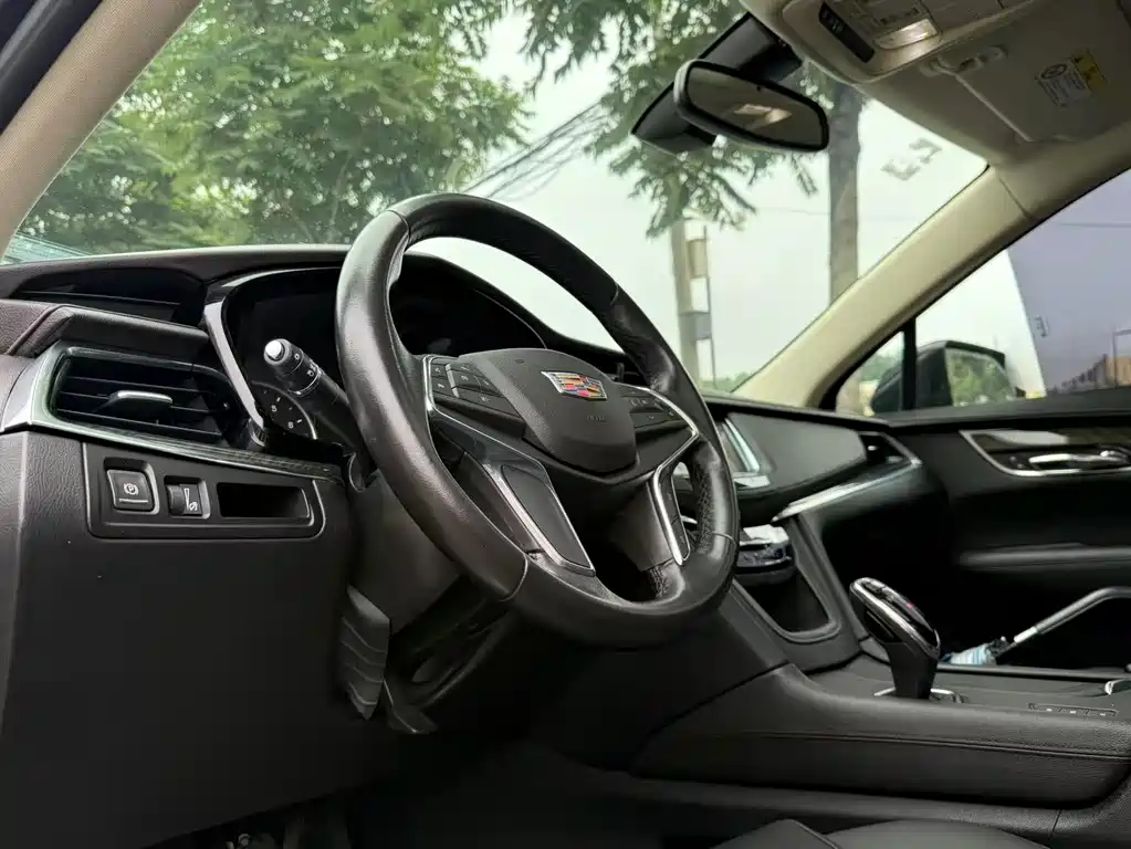 Cadillac XT5 2018 — фото 14