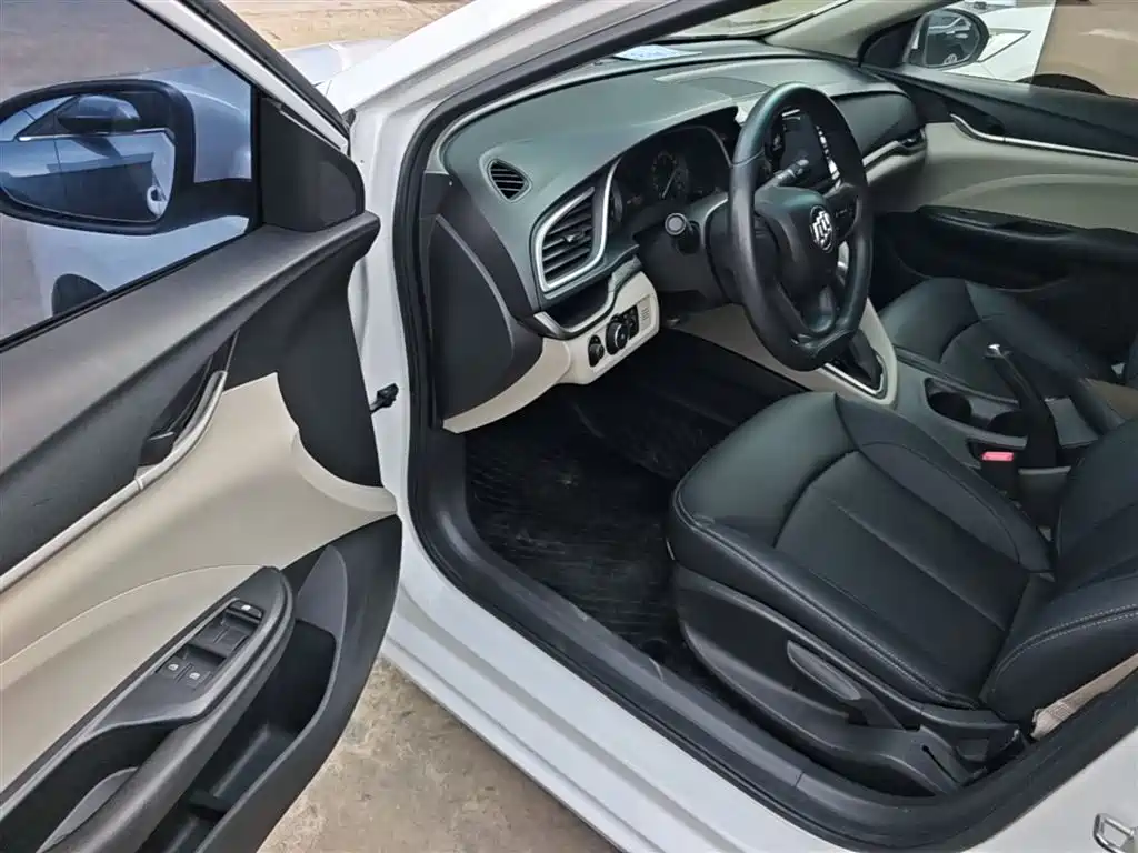 Buick Excelle 2019 — фото 16