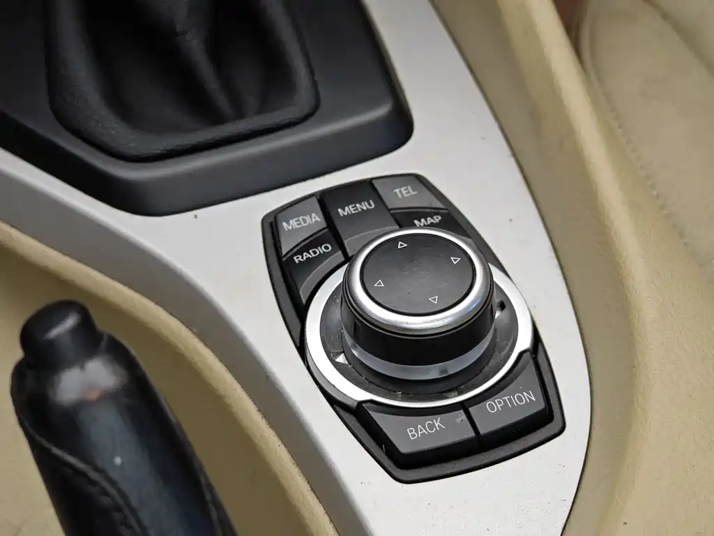 BMW X1 2013 — фото 18