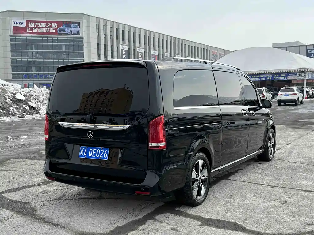 Mercedes-Benz V-Class 2023 — фото 10