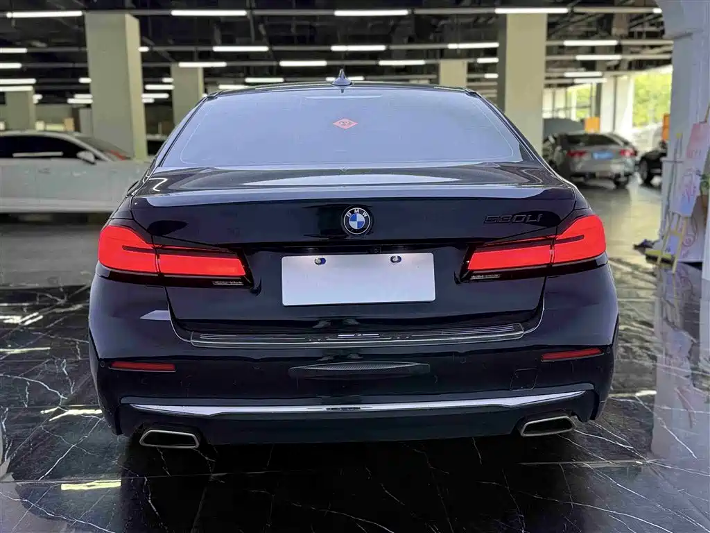 BMW 5 Series 2023 — фото 19