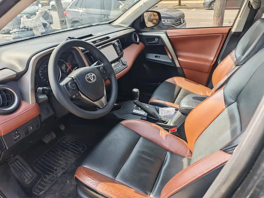 Toyota RAV4 2015 — фото 6