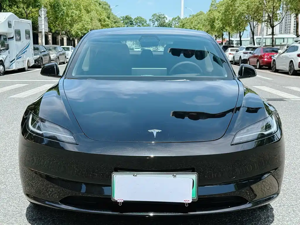 Tesla Model 3 2025 — фото 2