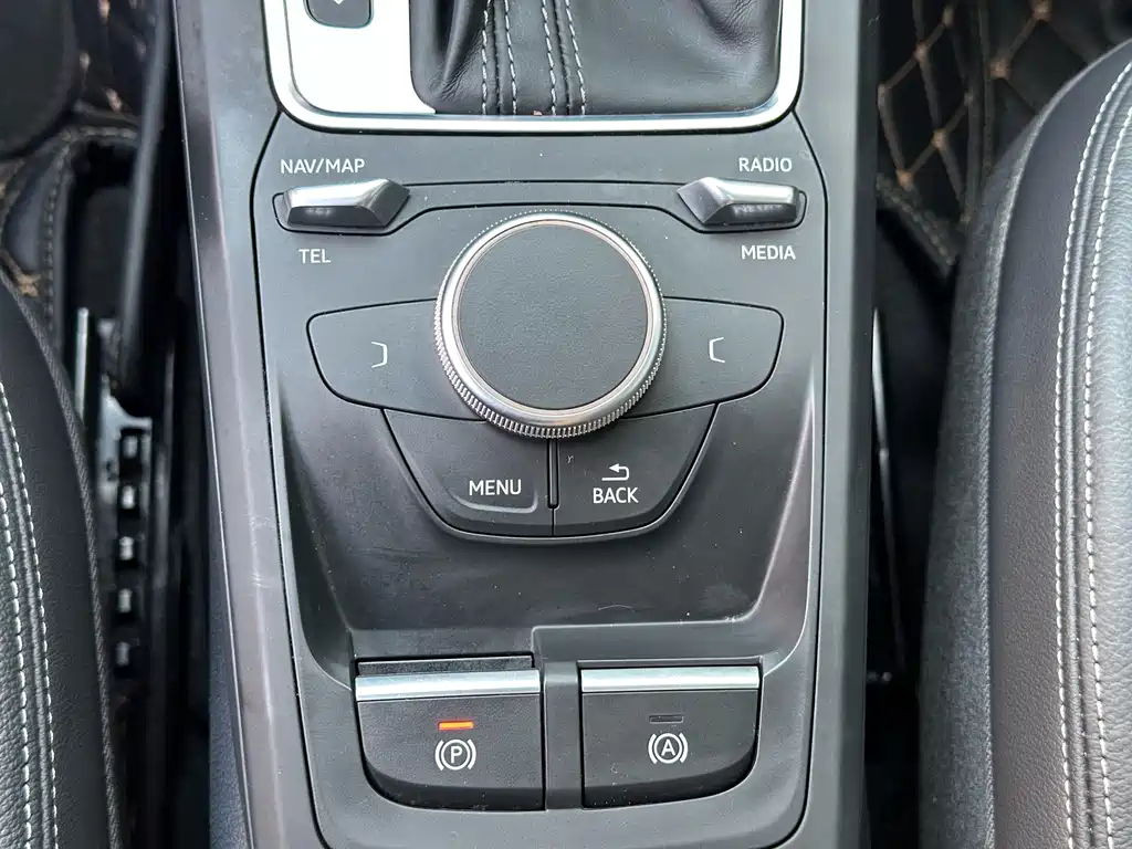 Audi Q2L 2022 — фото 14