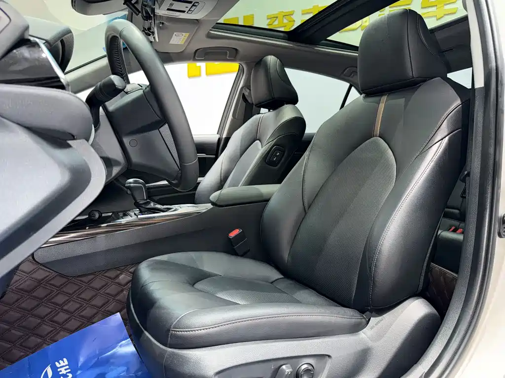 Toyota Camry 2020 — фото 17